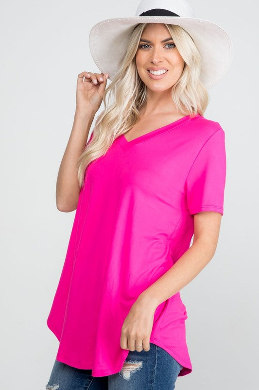 The Eleanor - Women's Plus Size Top in Fuchsia